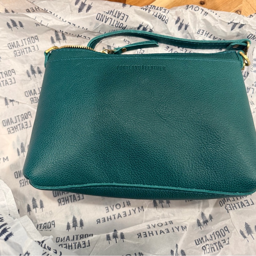 Portland Leather Classic Poppy Crossbody Bag in Sea Glass BNNU